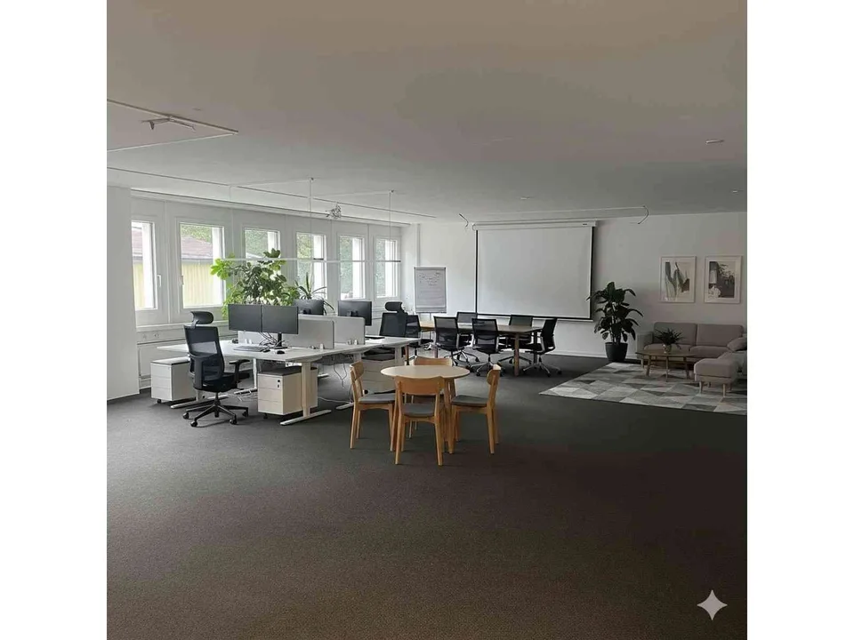 Helle 118 m² Gewerbefläche mit Nebenraum, 2. OG Fällanden