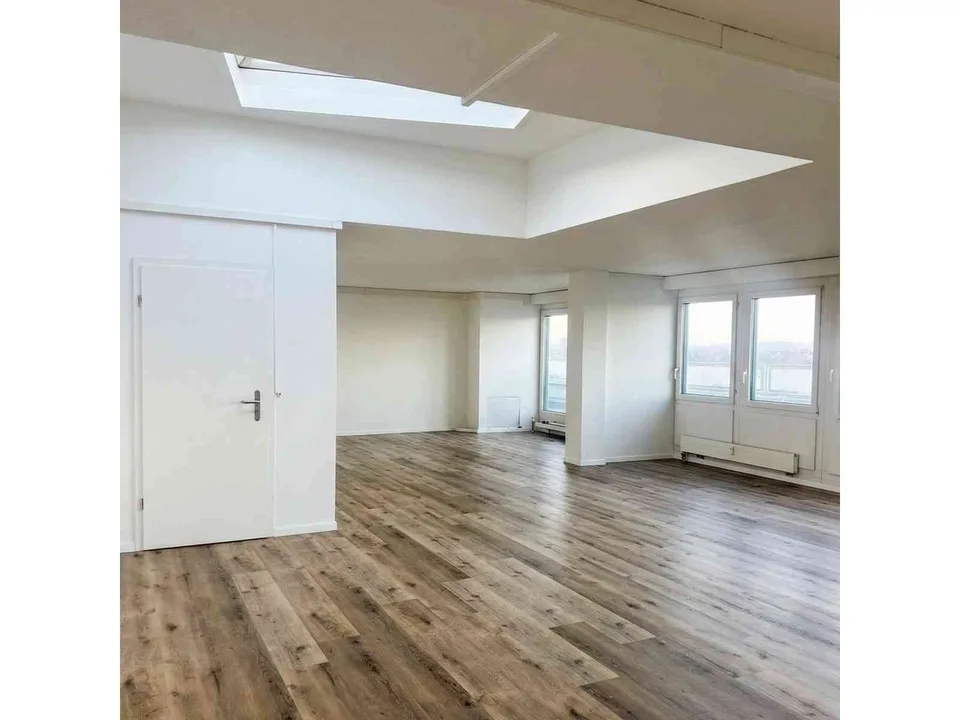 Helles Attika-Grossraumbüro 90 m² mit Dachterrasse, 4. OG Fällanden – Foto 6 von 12