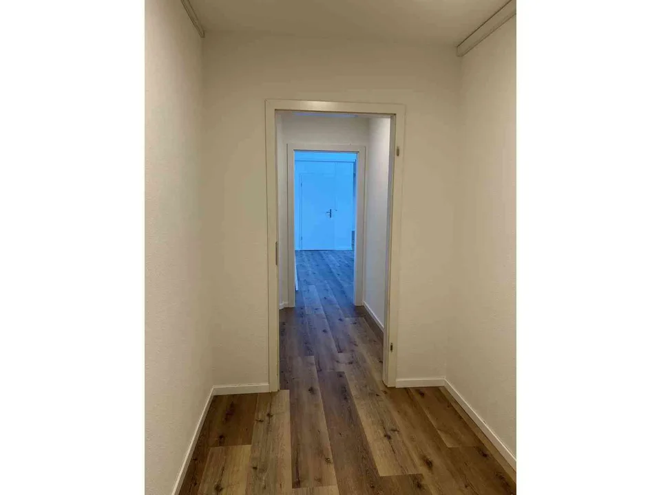 Helles Attika-Grossraumbüro 90 m² mit Dachterrasse, 4. OG Fällanden – Foto 10 von 12