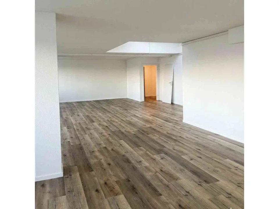 Helles Attika-Grossraumbüro 90 m² mit Dachterrasse, 4. OG Fällanden – Foto 11 von 12