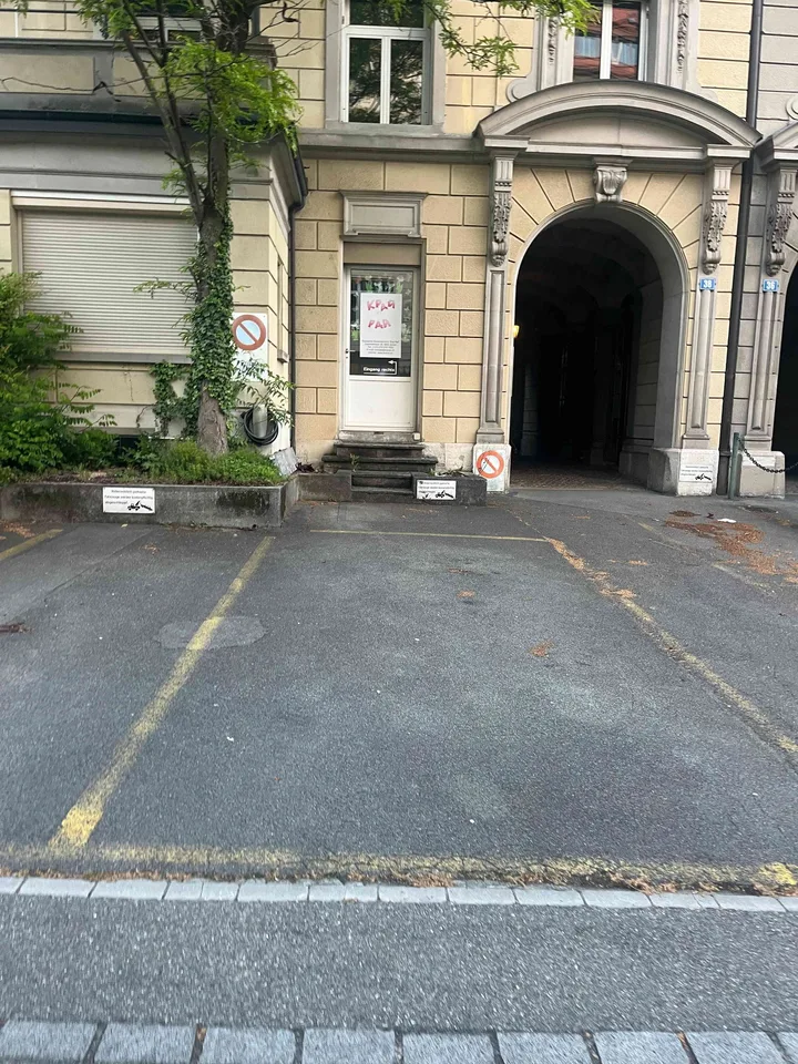 Very central parking spot