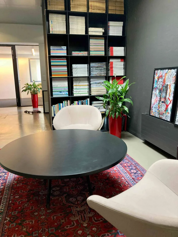 Sonniges Eck-Büro in Bürogemeinschaft in Zollikon