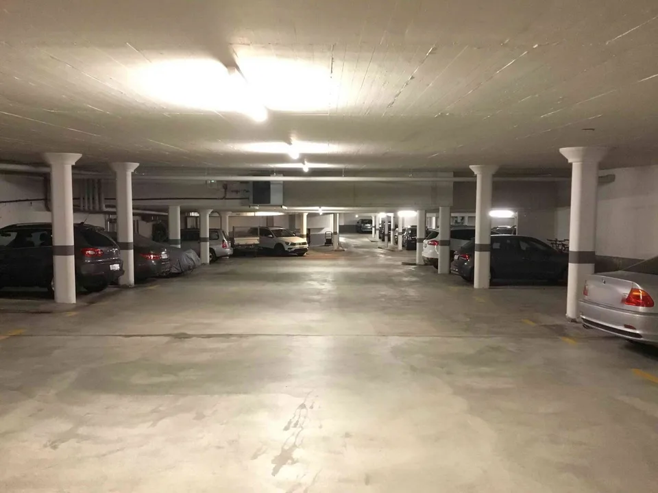 Einstellhallenplatz im Zollikerberg Nähe Spital zu vermieten