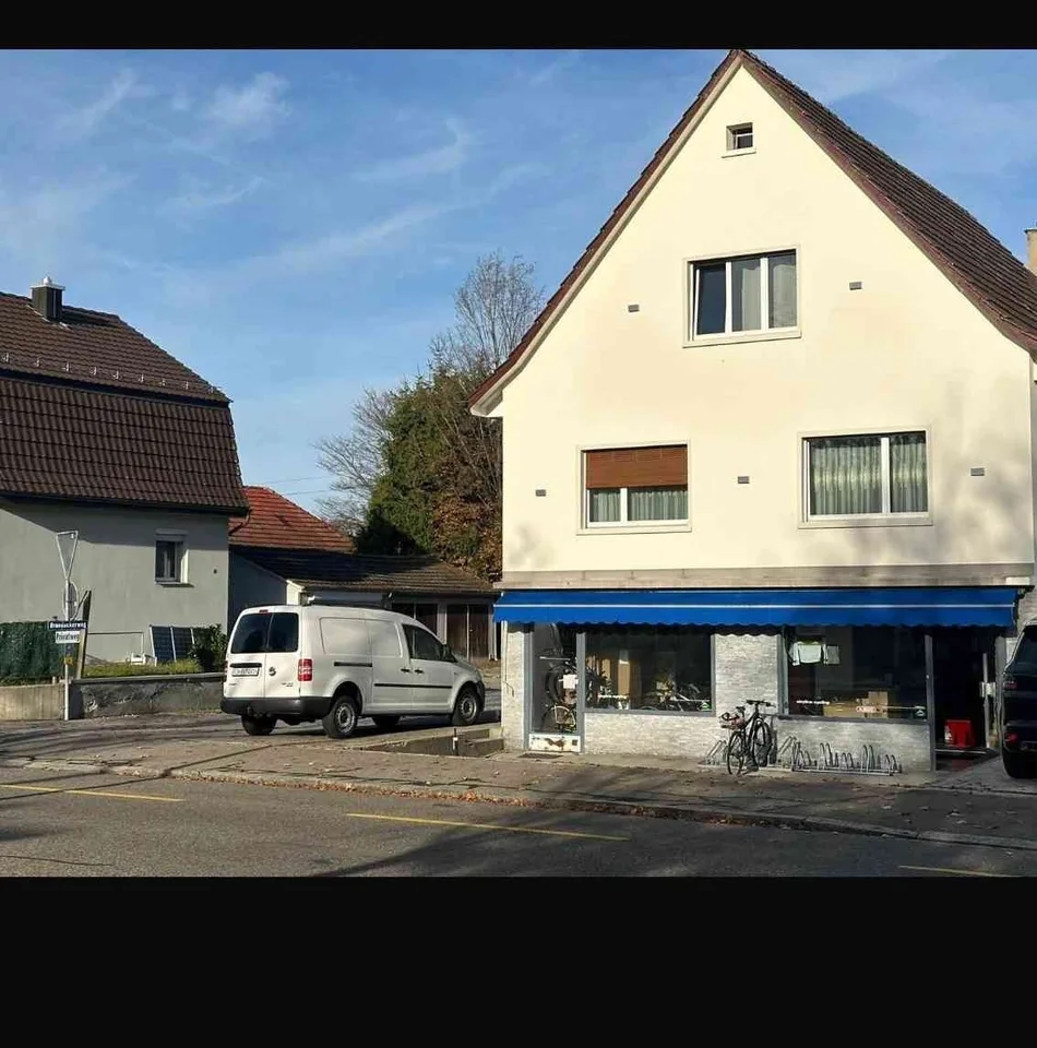 Attraktive Ladenfläche mit grossen Schaufenstern zu vermieten (60 m
