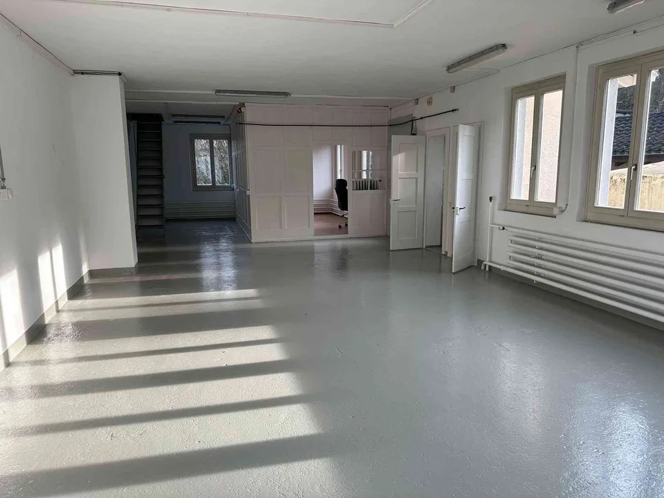 Heller Büro- und Gewerberaum in Zürich Seebach