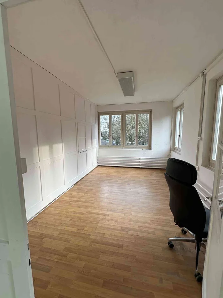 Heller Büro- und Gewerberaum in Zürich Seebach