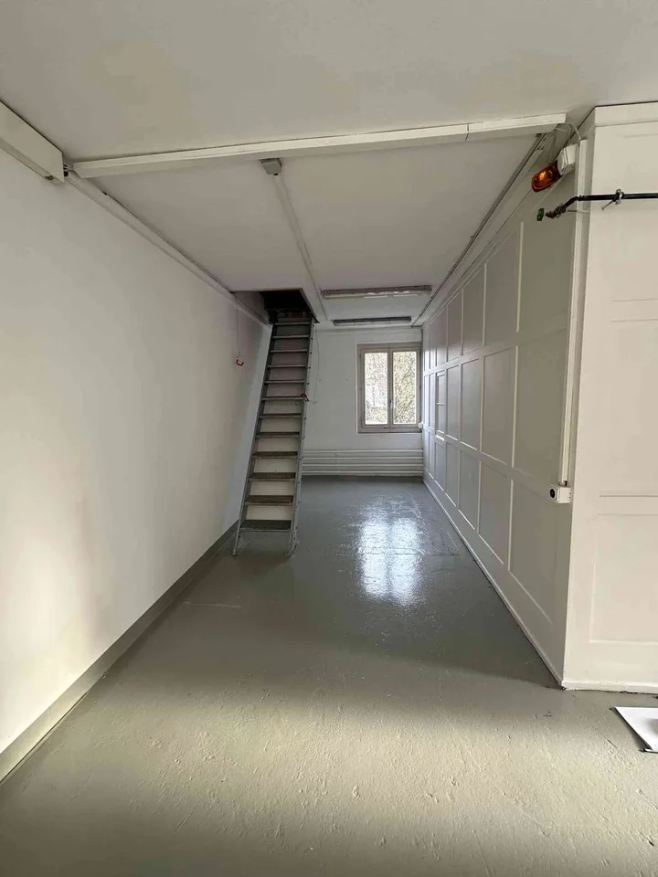 Heller Büro- und Gewerberaum in Zürich Seebach
