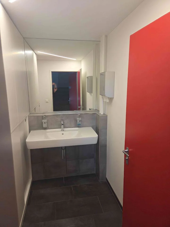 Büro zu Vermieten. Mit Lagerflächen möglich