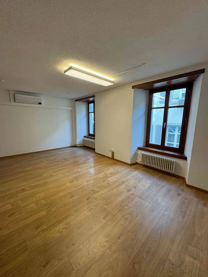 Grosszügiges Büro zentral im Seefeld - Nachmieter gesucht