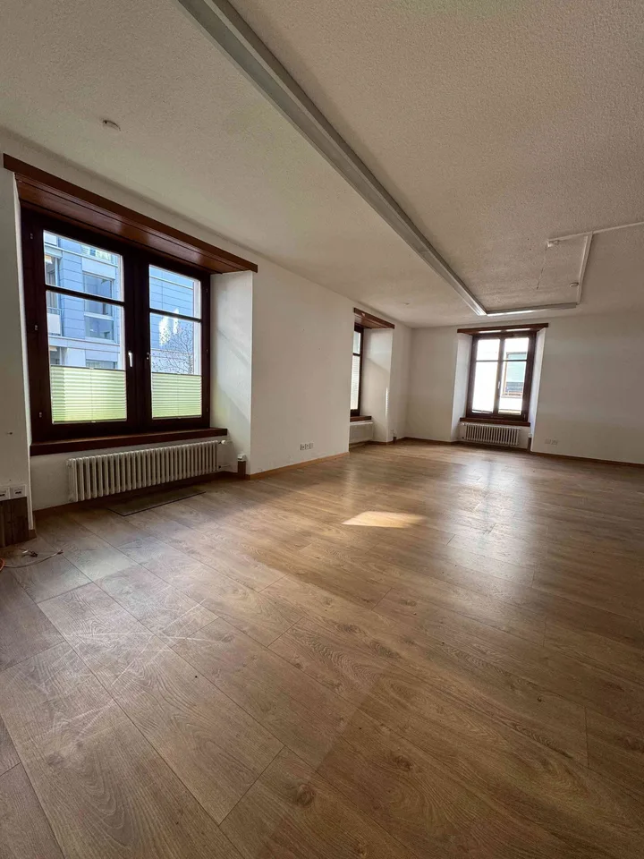Grosszügiges Büro zentral im Seefeld - Nachmieter gesucht