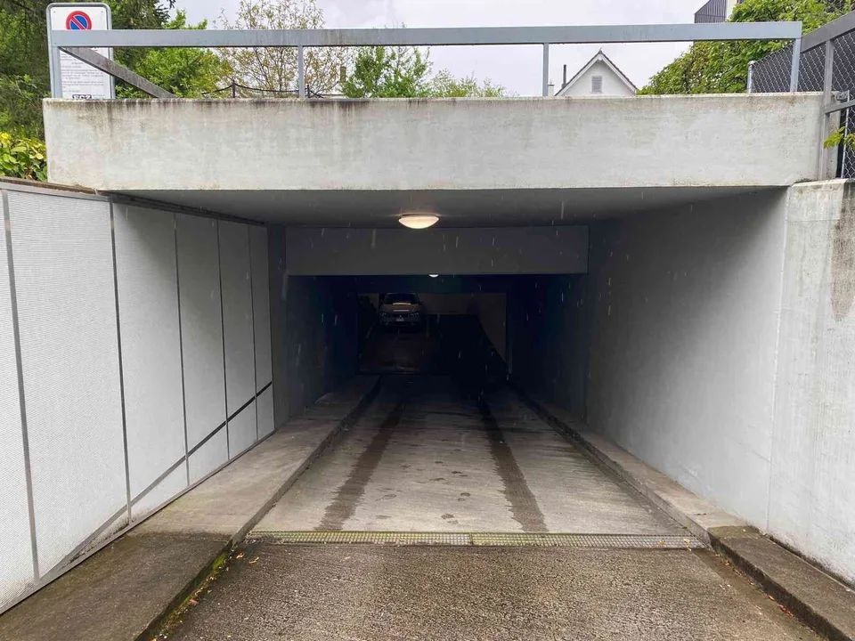Parkplatz nahe vom Spital Balgrist, KISPI, Hirslanden, EPI Klinik, etc