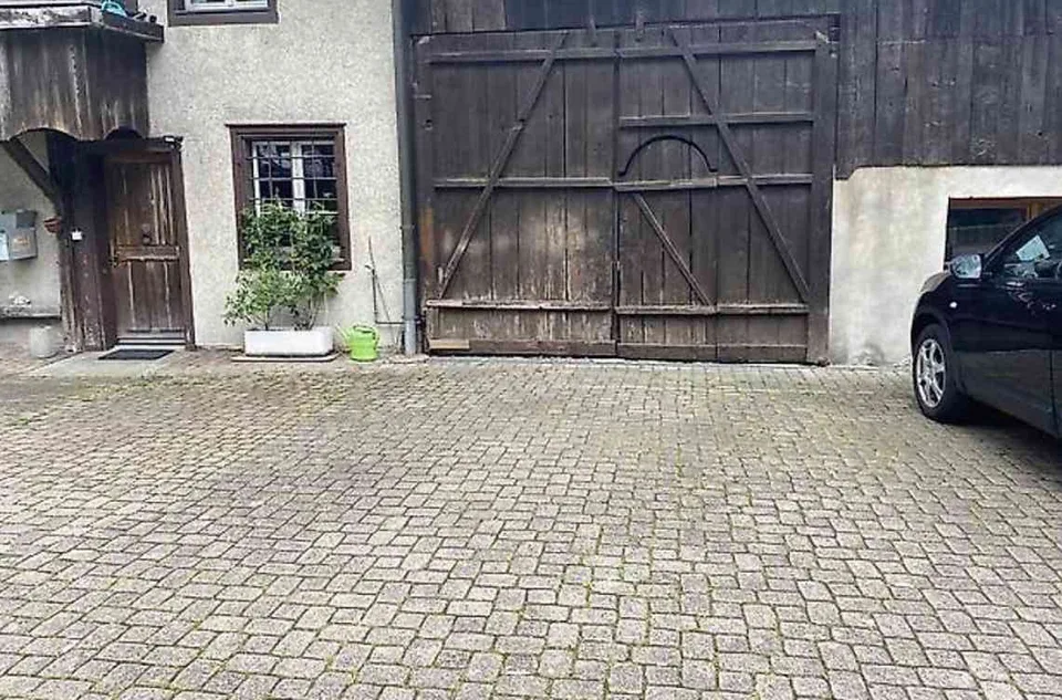 Aussen-Parkplatz