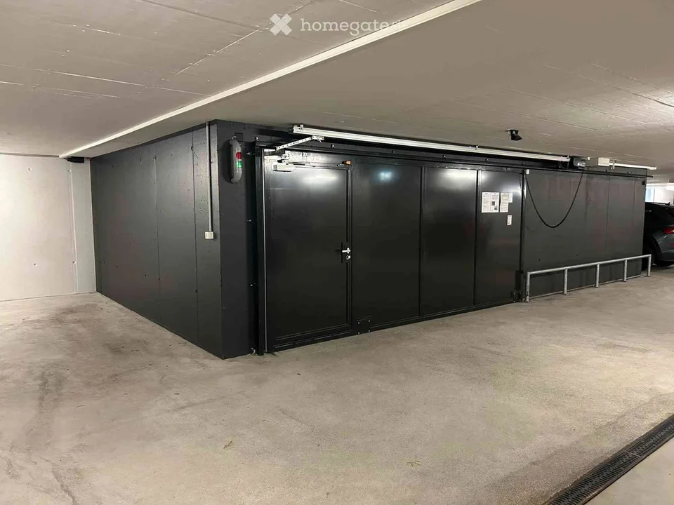 Einstellparkplatz in Tiefgarage, beim Irchel, E-Station, top öV