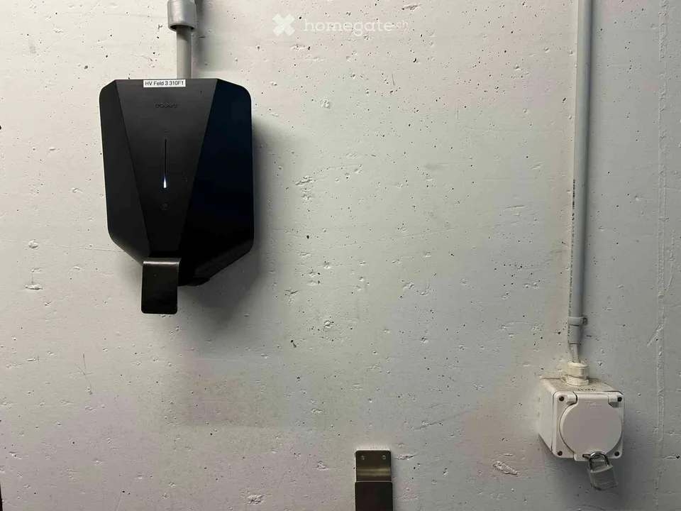 Einstellparkplatz in Tiefgarage, beim Irchel, E-Station, top öV