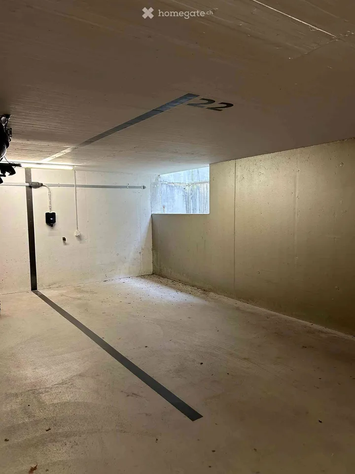 Einstellparkplatz in Tiefgarage, beim Irchel, E-Station, top öV