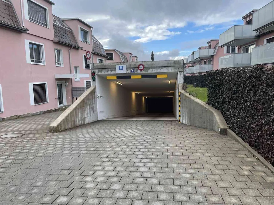 Tiefgaragenplatz zu vermieten (ev. mit Elektroladestation)