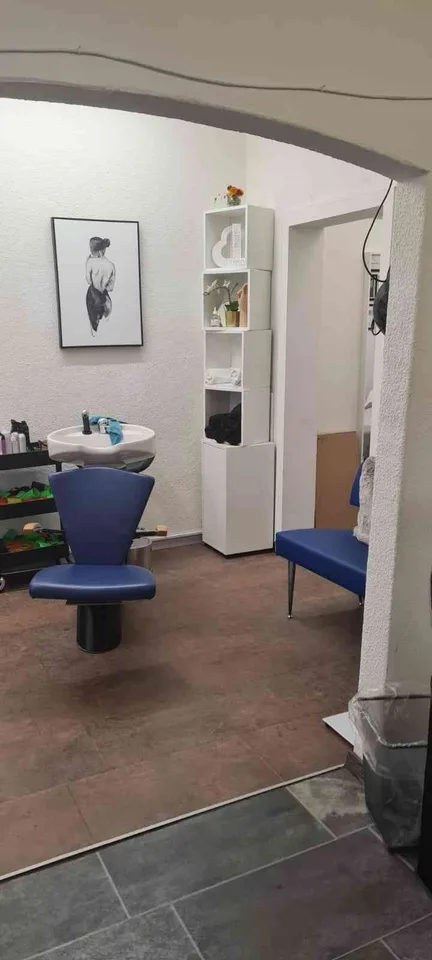 zwei attraktive Räumlichkeiten im Kreis 4 zu vermieten