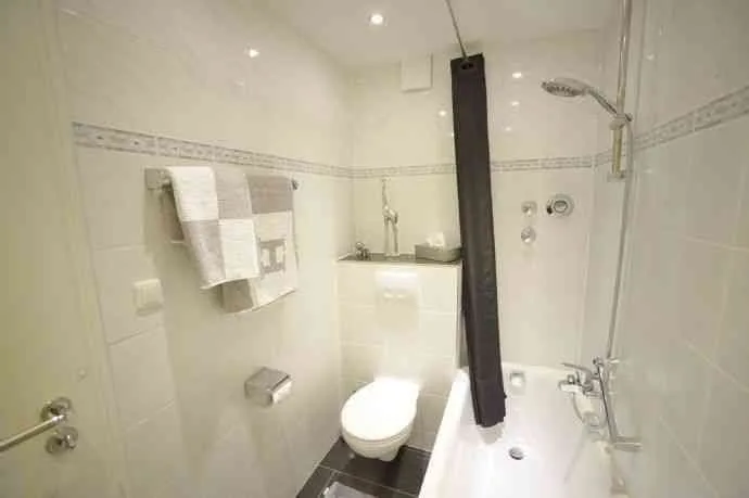 Sehr schön möbliertes Apartment mit Balkon
