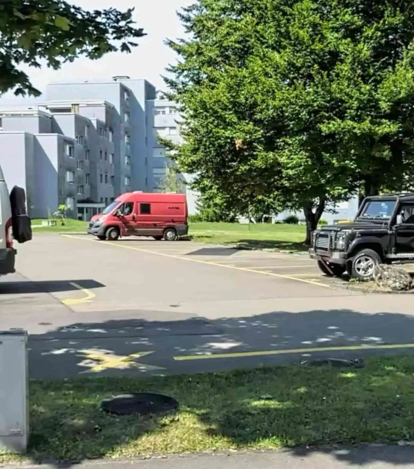Aussen Parkplatz