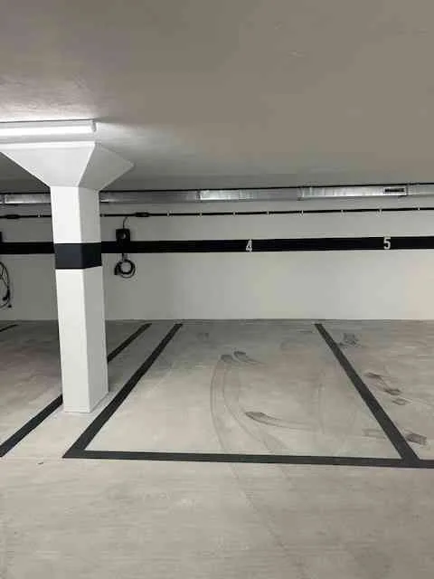 Parkplatz in Tiefgarage in 8057 zu vermieten