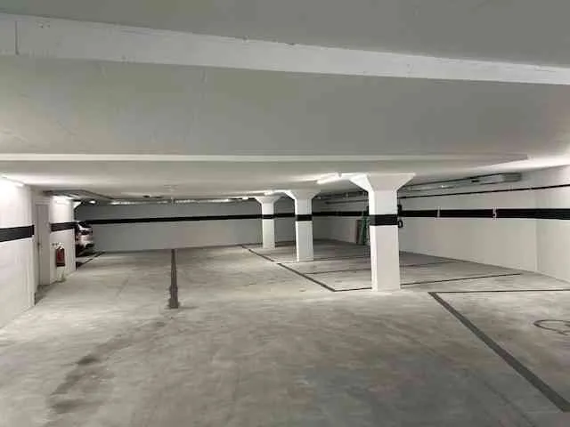 Parkplatz in Tiefgarage in 8057 zu vermieten