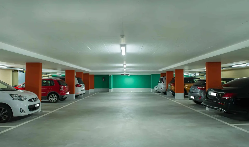 Motorradparkplätze in der Tiefgarage zu vermieten, Schwerzenbach ZH