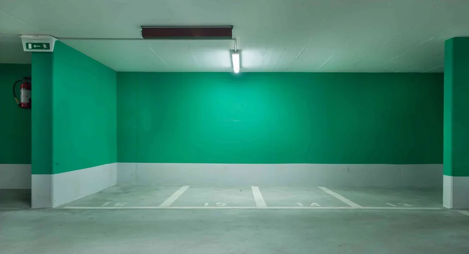 Motorradparkplätze in der Tiefgarage zu vermieten, Schwerzenbach ZH