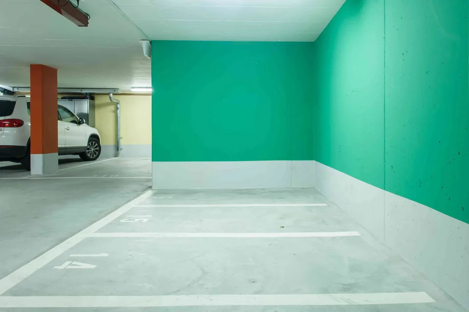 Motorradparkplätze in der Tiefgarage zu vermieten, Schwerzenbach ZH