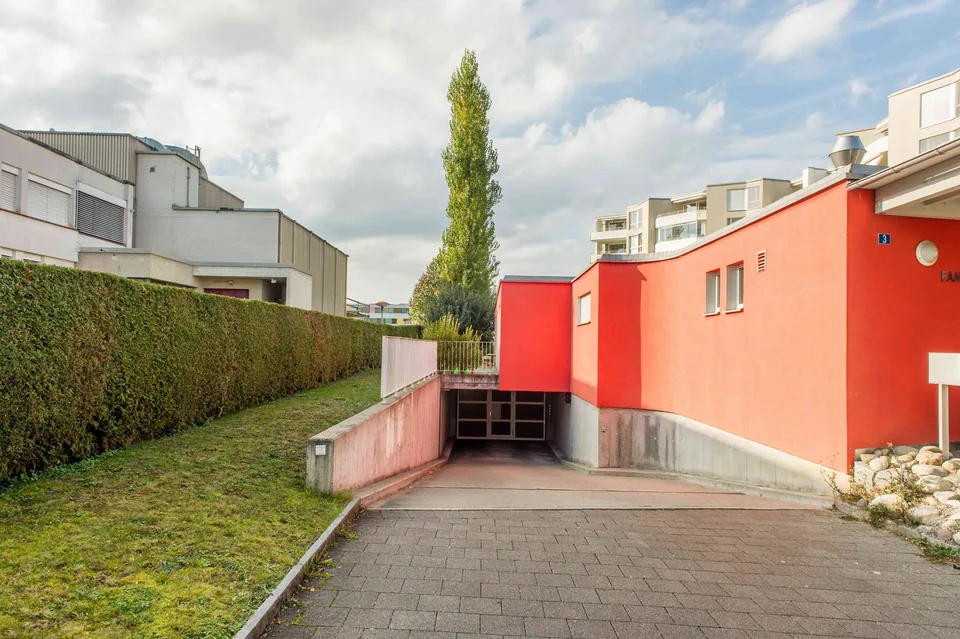 Motorradparkplätze in der Tiefgarage zu vermieten, Schwerzenbach ZH