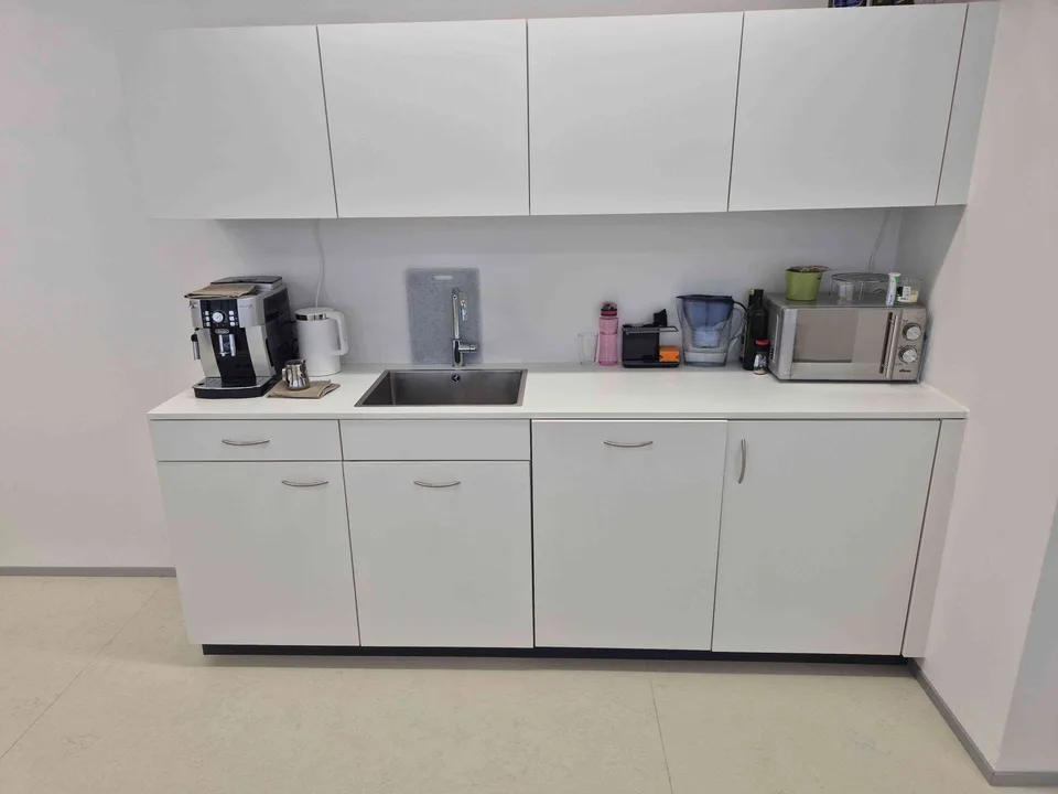 Moderne Laborarbeitsplätze zur Untermiete in Zürich – All-Inclusive!