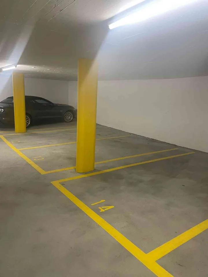 Parkplatz in Neubau Tiefgarage