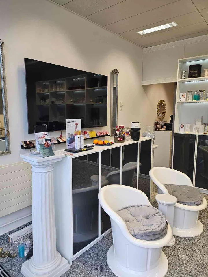 Untermiete - Platzmiete im Beautysalon in Adliswil