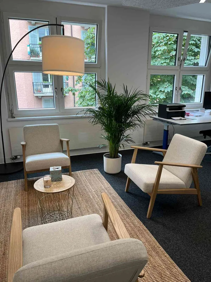Schöner Praxisraum am Röntgenplatz zur Untermiete (Psychotherapie)