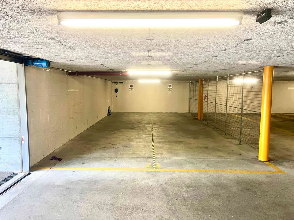 Doppeltiefgaragenplatz (für zwei Autos)