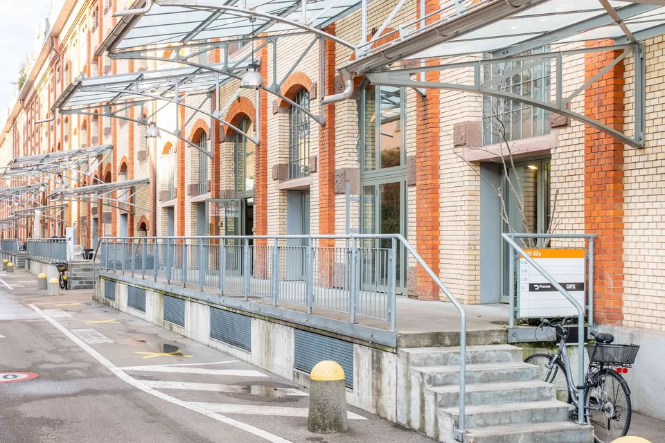 1-10 Arbeitsplätze auf Empore in altem Lagerhaus