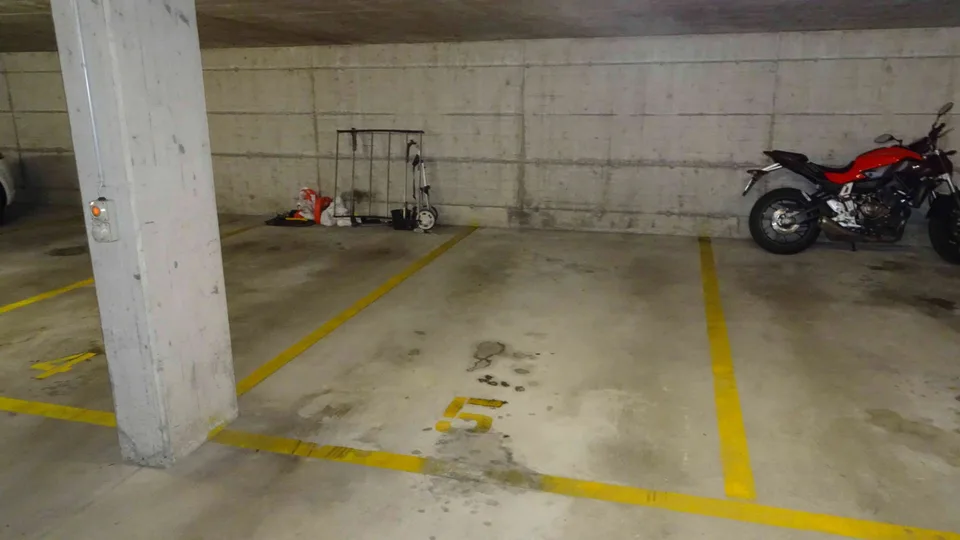 Einstellplatz in Tiefgarage in Zollikerberg zu vermieten