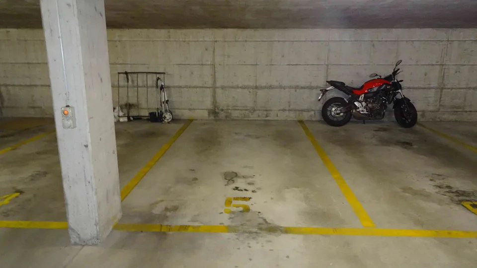 Einstellplatz in Tiefgarage in Zollikerberg zu vermieten
