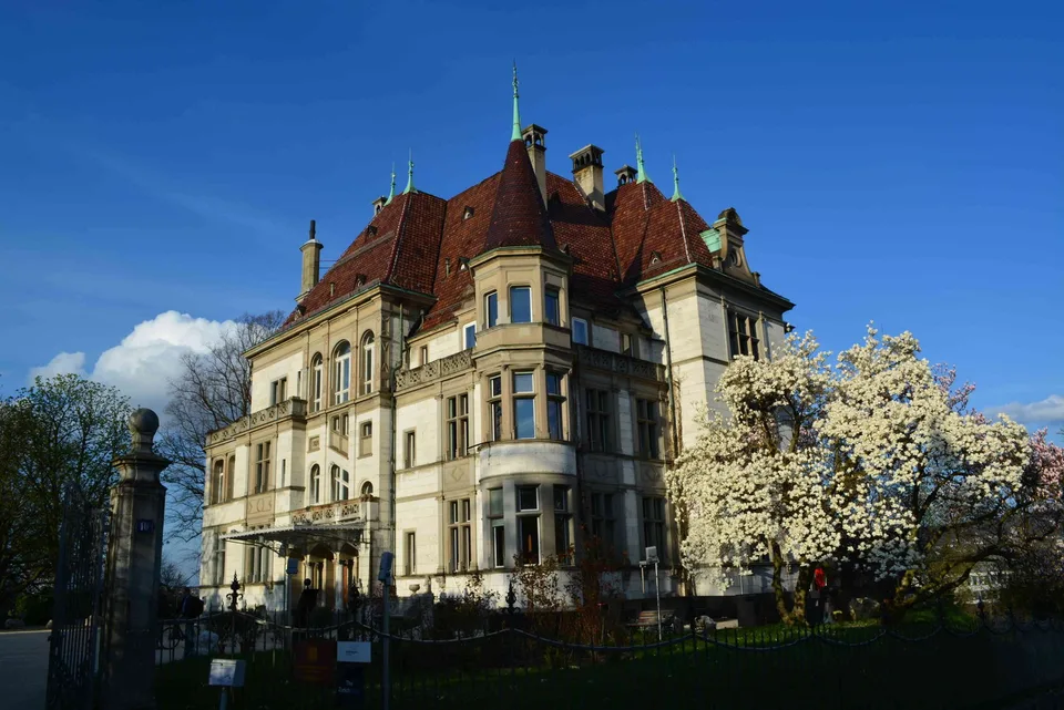"SCHLOSS SIHLBERG, historisches Geschäftshaus