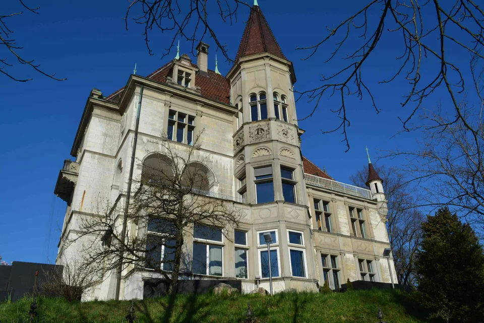 "SCHLOSS SIHLBERG, historisches Geschäftshaus