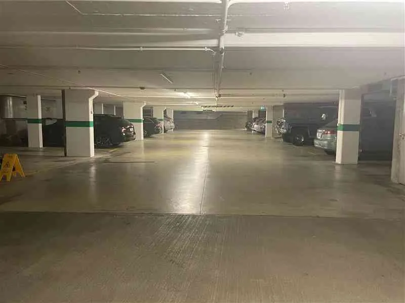 Tiefgaragenstellplatz in Zollikerberg nahe Bahnhof