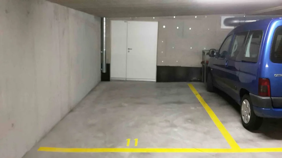 Tiefgaragen-Einstellplatz - Hochbord Dübendorf