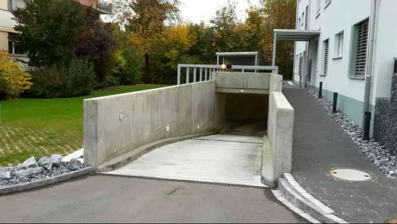 Tiefgaragen-Einstellplatz - Hochbord Dübendorf