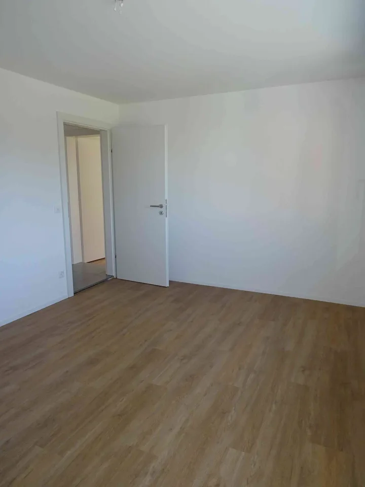 Helle, renovierte 4 Zimmer-Wohnung zu vermieten