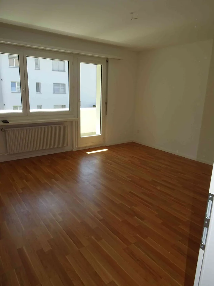 Helle, renovierte 4 Zimmer-Wohnung zu vermieten