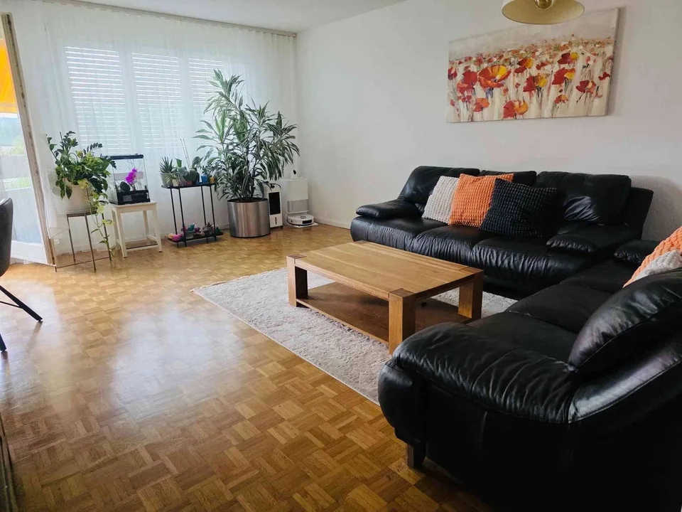 Attraktive 4.5 Zimmer Wohnung mit Balkon