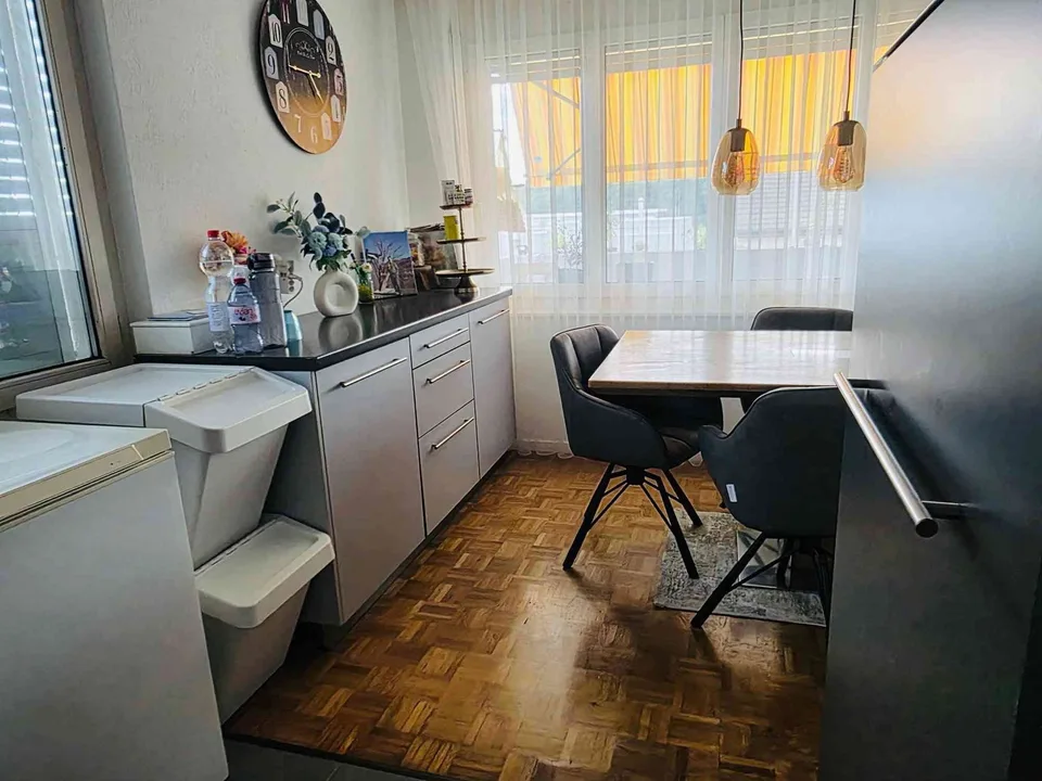 Attraktive 4.5 Zimmer Wohnung mit Balkon