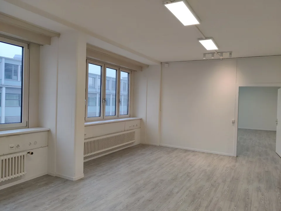 Helle Gewerberäume an idealer Lage zu vermieten