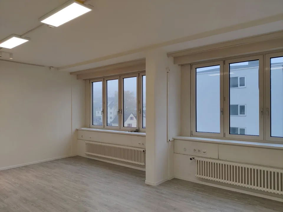 Helle Gewerberäume an idealer Lage zu vermieten