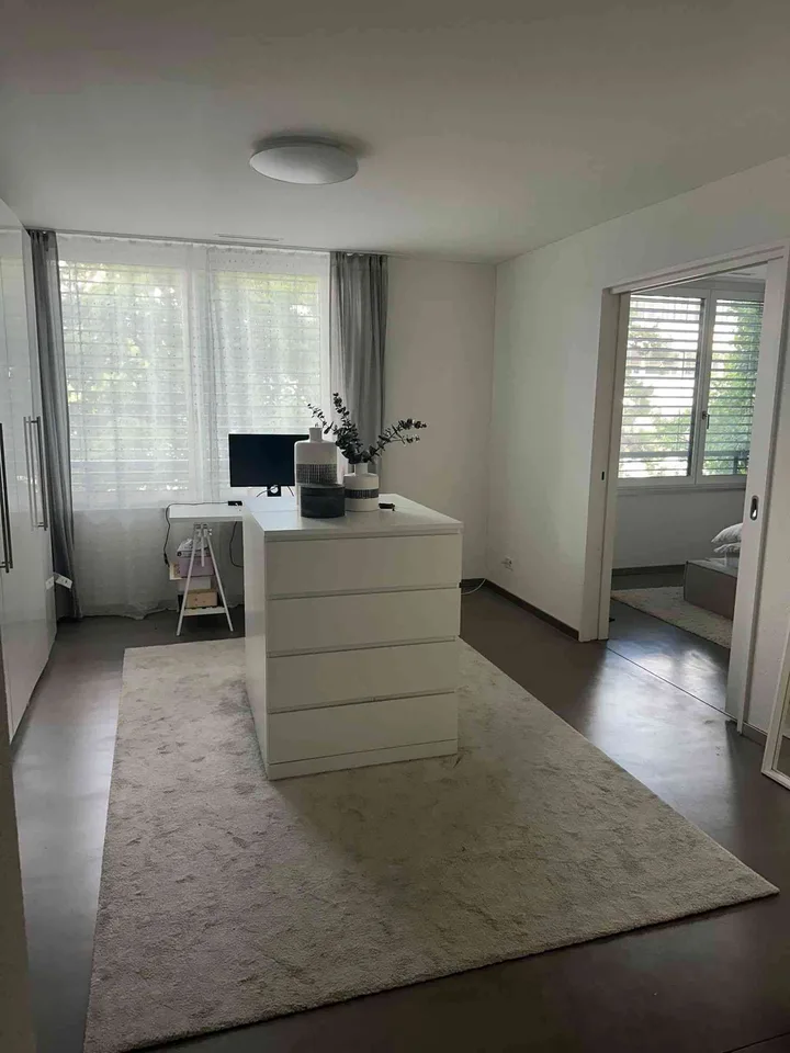 Grosszügige 3.5-Zimmer-Wohnung mit Balkon in Schlieren