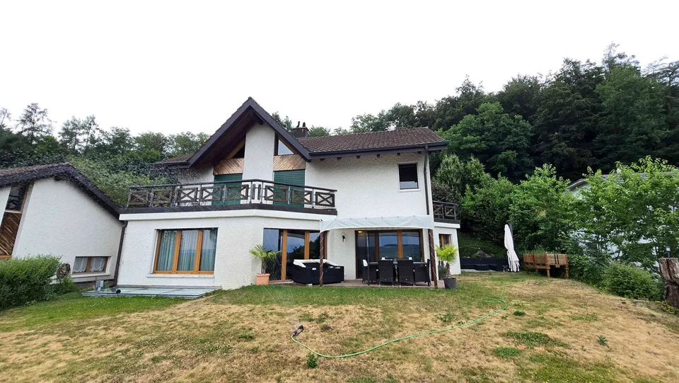 Geräumiges 6 Zimmer Einfamilienhaus mit traumhafter Aussicht